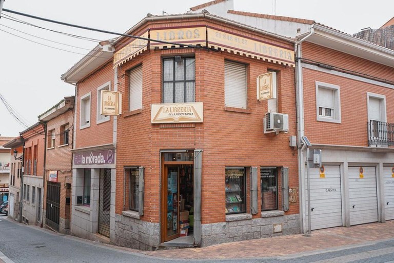 Ampliar 'LIBRERIA DE LA FUENTE.jpeg' LIBRERIA DE LA FUENTE.jpeg