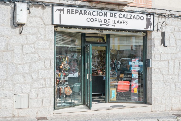 Ampliar 'REPARACIN DE CALZADO COPIA DE LLAVES.jpeg' REPARACIN DE CALZADO COPIA DE LLAVES.jpeg