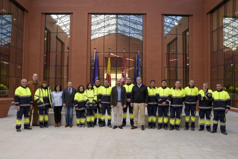 Ampliar '14 desempleados de larga duración mayores de 45 años se incorporan a la Brigada de Obras y Servicios por un año'