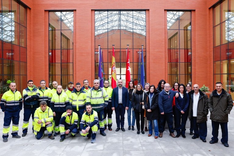 Ampliar '31 desempleados de larga duración mayores de 30 años se incorporan a la plantilla municipal por seis meses'