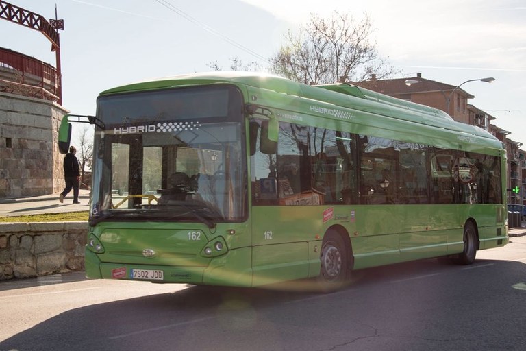 Ampliar 'Autobuses gratuitos para ir a los cementerios el 31 de octubre y el Día de Todos los Santos'