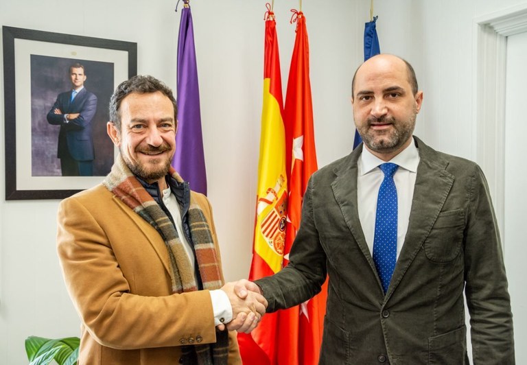Ampliar 'Ayuntamiento y Clínica Alsana firman un convenio para plantar más de 50 árboles dentro del proyecto Colmenárbol 2020'