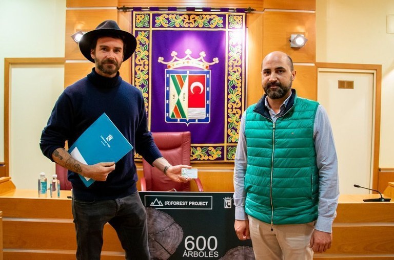 Ampliar 'Ayuntamiento y (R)Forest Project firman un convenio para plantar 600 árboles dentro del proyecto ColmenÁrbol 2020'