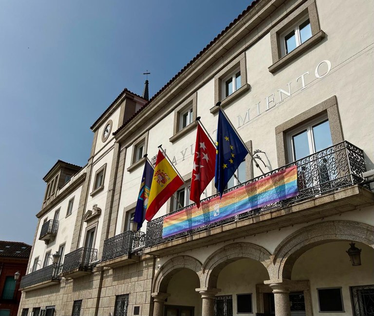 Ampliar 'Colmenar Viejo conmemora el Día Internacional del Orgullo LGTBI'