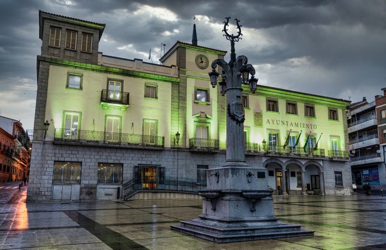 Ampliar 'Colmenar Viejo encenderá la fachada del Ayuntamiento de verde en agradecimiento a sanitarios, profesionales y voluntarios que combaten el COVID-19'