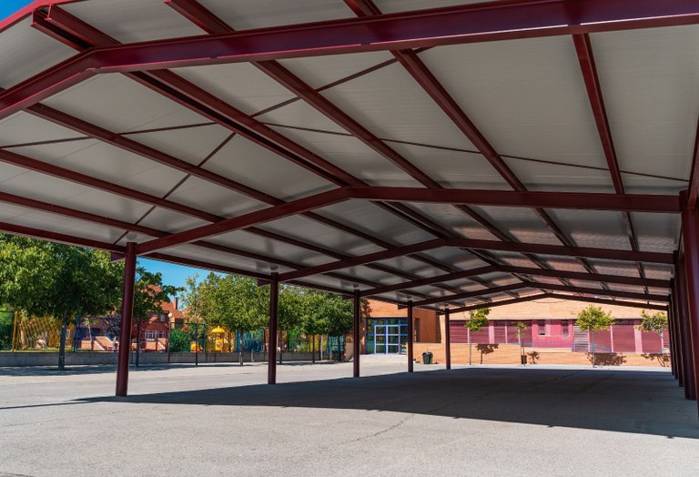 Ampliar 'Comienza el curso escolar con servicio extraordinario de limpieza y nuevas pérgolas en los colegios Ángel León y Héroes del 2 de Mayo'