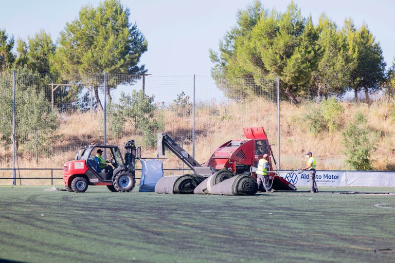 Ampliar 'Comienzan las obras de sustitución del césped artificial de los campos de fútbol de la Ciudad Deportiva ‘Samaranch’'