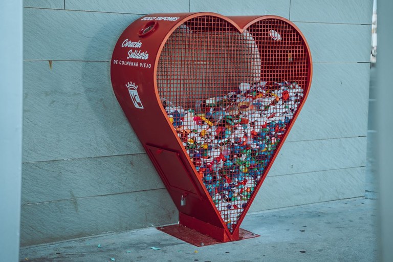Ampliar 'Corazones solidarios para recoger tapones de plástico en las zonas comerciales del municipio'