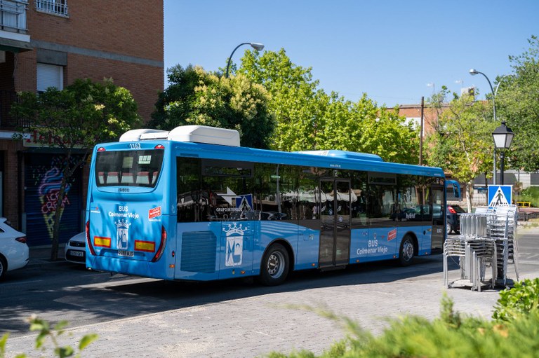 Ampliar ''De fiestas?' Voy seguro: Colmenar Viejo ofrece un servicio especial de autobuses para las Fiestas de Tres Cantos'