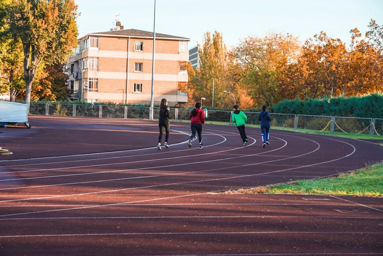 Ampliar 'Deportes: ya está en licitación la renovación del tartán de la pista de atletismo del Martín Colmenarejo y la climatización e iluminación del pabellón B del Lorenzo Rico'