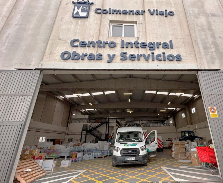 Ampliar 'El Alcalde agradece la enorme solidaridad de los colmenareños con Valencia y paraliza temporalmente las recogidas de productos de primera necesidad'