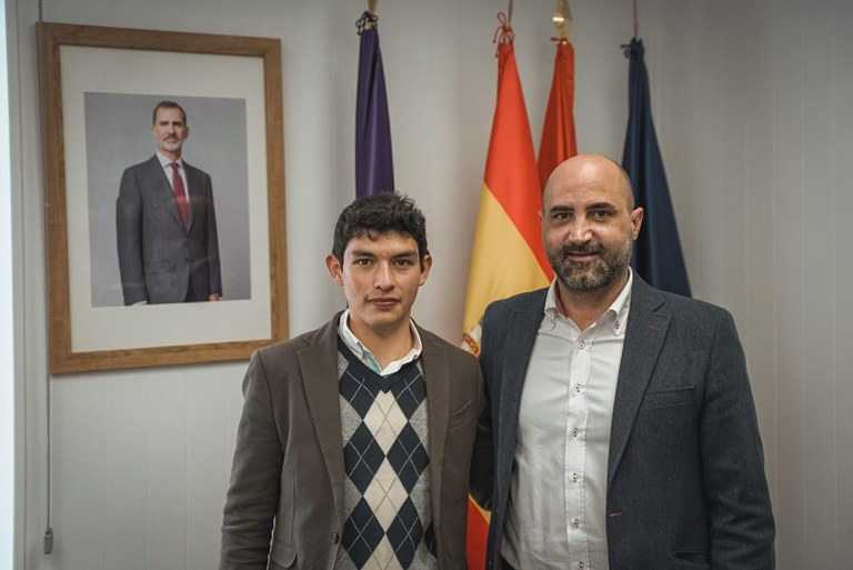 Ampliar 'El alcalde recibe a Isaac Fonseca, triunfador de la Liga Nacional de Novilladas'