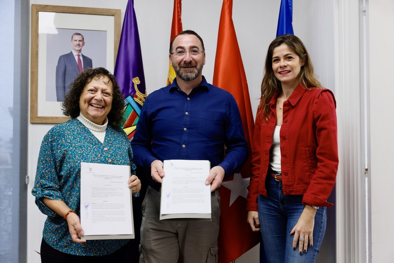 Ampliar 'El Ayuntamiento de Colmenar Viejo firma un convenio con la Asociación de Amigos del Pueblo Saharaui'