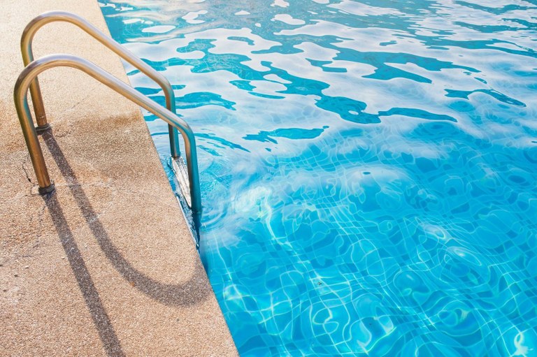 Ampliar 'El Ayuntamiento recuerda a los vecinos los requisitos que deben cumplir las piscinas comunitarias privadas'