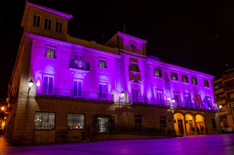 Ampliar 'El Ayuntamiento se suma al Día Mundial del Prematuro e ilumina de morado su fachada'