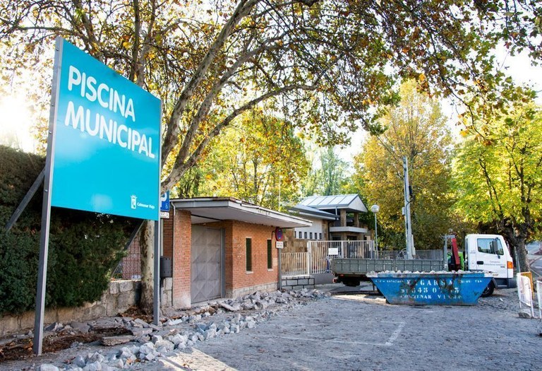 Ampliar 'En marcha la reforma de aceras entre el Centro Social 'El Vivero' y la Residencia para Personas Mayores de avenida de los Remedios'