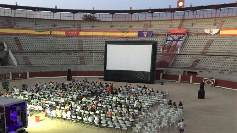Ampliar 'Este fin de semana Cine de Verano y festival de teatro familiar Saltimbanqui en la Plaza de Toros, y actividades en el Parque de los Héroes'
