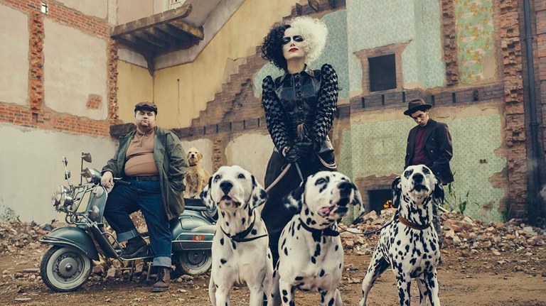 Ampliar 'Este fin de semana Cruella en el Cine de Verano y espectáculo teatral con luz negra en Saltimbanqui'
