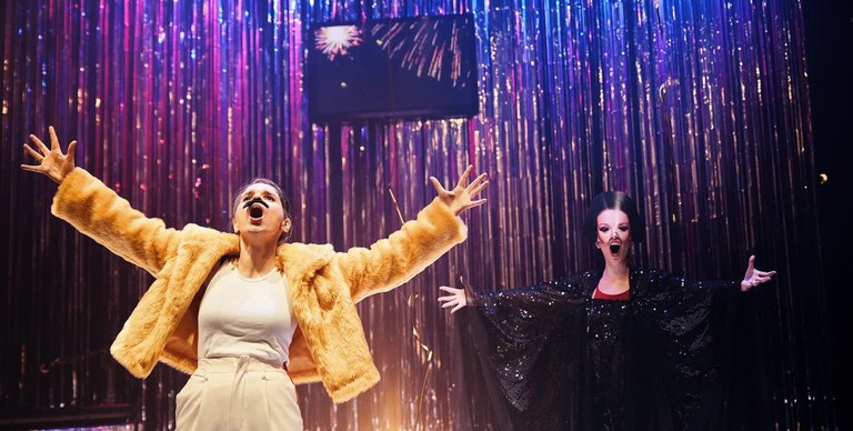 Ampliar 'Este fin de semana Hoy puede ser mi gran noche y Madres paralelas en Auditorio, magia en la Casa de la Juventud y jornada infantil de apicultura'