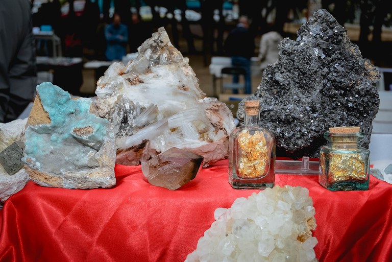 Ampliar 'Este fin de semana Josema Yuste y Padre no hay más que uno 3 en el Auditorio, Mesa de Intercambio y Venta de Minerales, y Feria de Comercio Local'