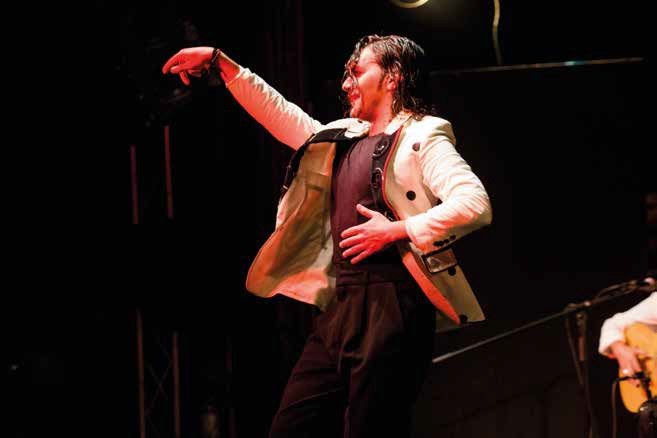 Ampliar 'Este fin de semana 'Por los pelos' en el Cine en el Auditorio, rock en la Casa de la Juventud, y Proyectos Culturales con la Coral El Canto y las Jornadas de Apicultura'