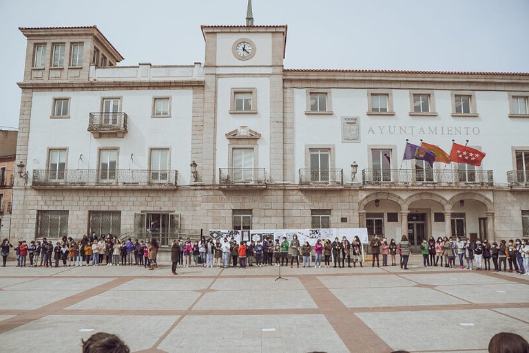 Ampliar 'Estudiantes colmenareños se reúnen en la Plaza del Pueblo en el primer encuentro Alumnos por la Paz'