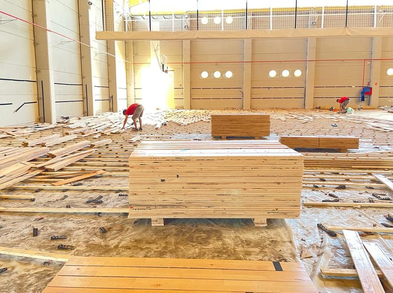 Ampliar 'Ha comenzado la sustitución del pavimento de madera del pabellón en la Ciudad Deportiva Samaranch'