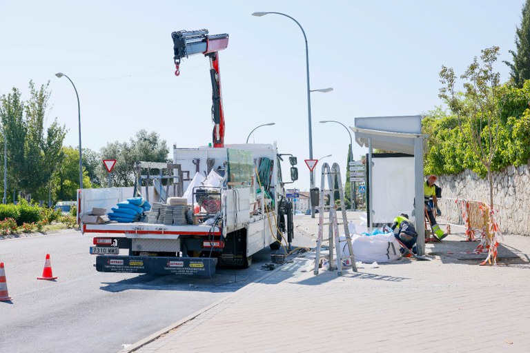 Ampliar 'La Comunidad de Madrid renueva marquesinas en Colmenar Viejo con mobiliario eficiente y tecnología adaptada a la discapacidad visual'