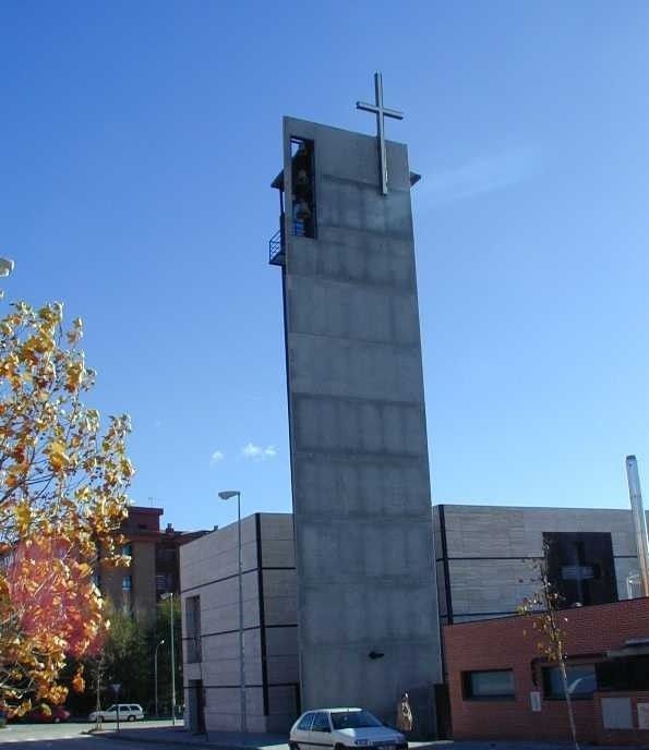 Ampliar 'La Parroquia de Santa Teresa dona a BAMOS 5.292 litros de productos de limpieza del hogar'