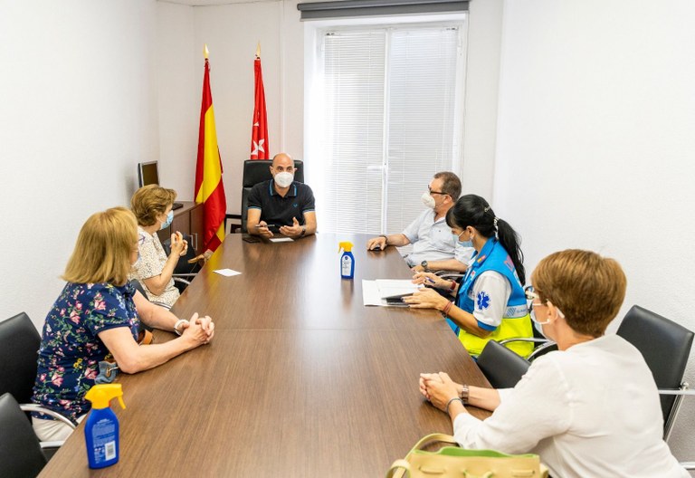 Ampliar 'Los centros de salud seguirán contando con los coches del Ayuntamiento para facilitar el desplazamiento de los sanitarios a los domicilios'