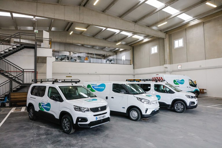 Ampliar 'Obras y Servicios recibe tres vehículos eléctricos más en la renovación de su flota'
