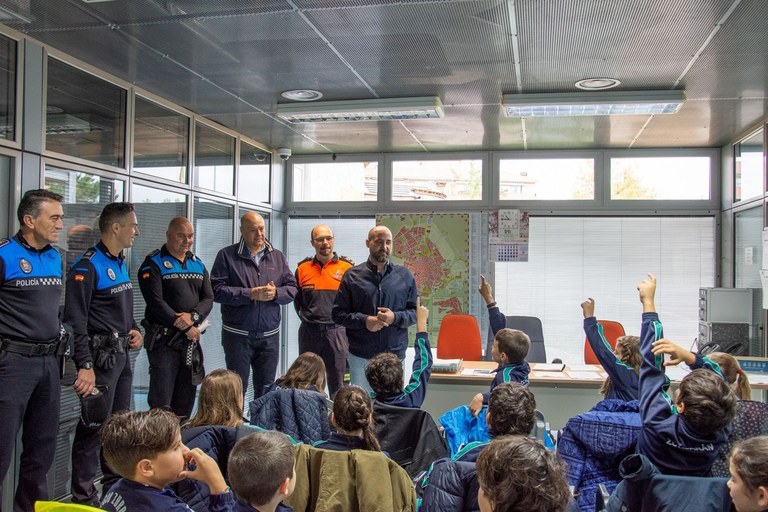 Ampliar 'Policía Local comienza una campaña de protección del menor con más de 1.000 escolares del municipio'