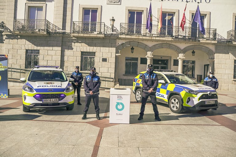 Ampliar 'Policía Local estrena cinco vehículos híbridos y uniformes fabricados con tejidos sostenibles y reciclables'