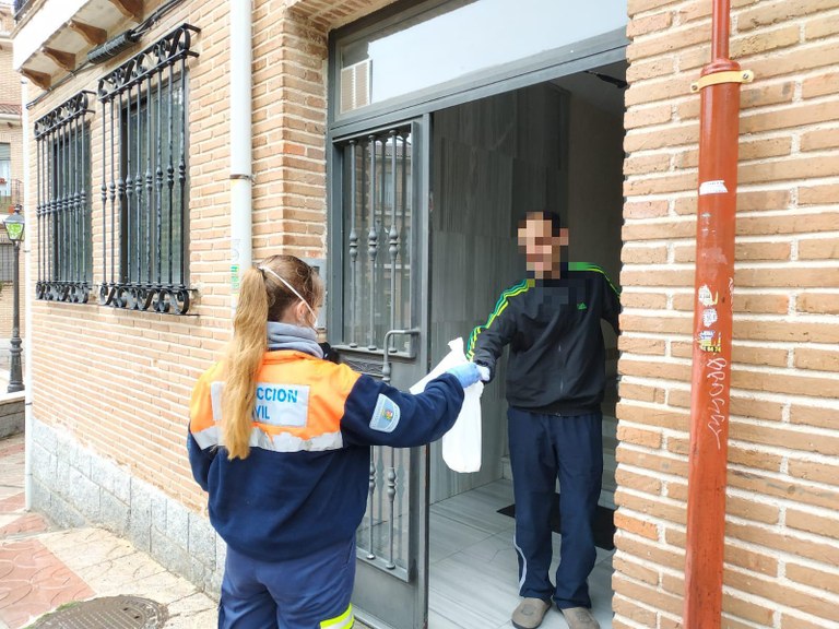 Ampliar 'Protección Civil entrega a domicilio la medicación de los pacientes externos de 'La Paz''