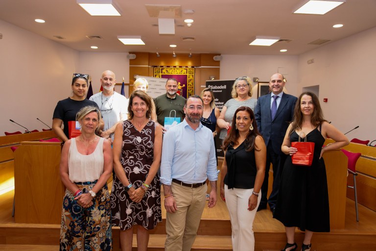 Ampliar 'Se entregan los premios a los ganadores del sorteo de la campaña de dinamización del comercio local ‘Compra cerca, viaja lejos’'