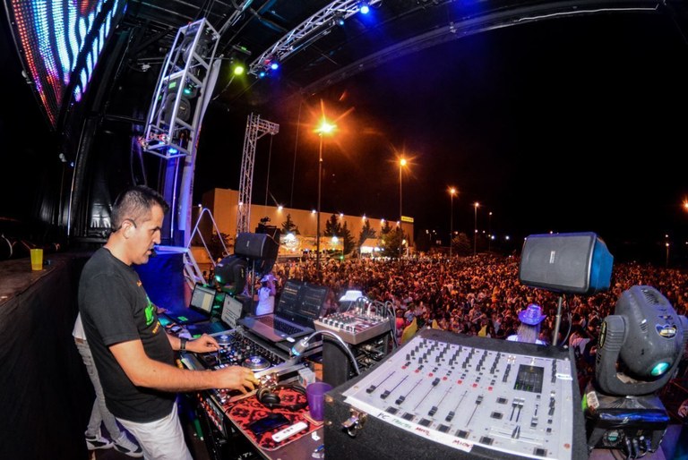 Ampliar 'Votación terminada: Alberto Casillas B2B DJ Palomares y DJ Rami B2B Manu JM pincharán el martes 27 de agosto en el Recinto Ferial 'Las Huertas''