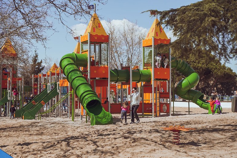 Ampliar 'Ya está abierta la gran zona de juegos infantil 'La Fortaleza' en el parque de Fuente Santa'
