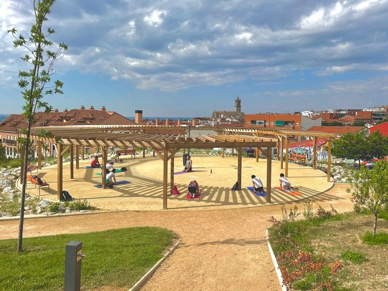 Ampliar 'Yoga, baile activo, taller de globoflexia y más actividades gratuitas en el Parque de los Héroes'